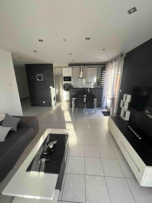 לון Tres Bel Appartement Entre Paris Et Disneyland מראה חיצוני תמונה
